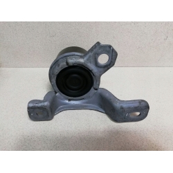 VOLVO V60 S60 14-18 D4 PODUSZKA SILNIKA 31330135