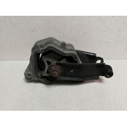 VOLVO V60 S60 14-18 D4 PODUSZKA SILNIKA 31330138